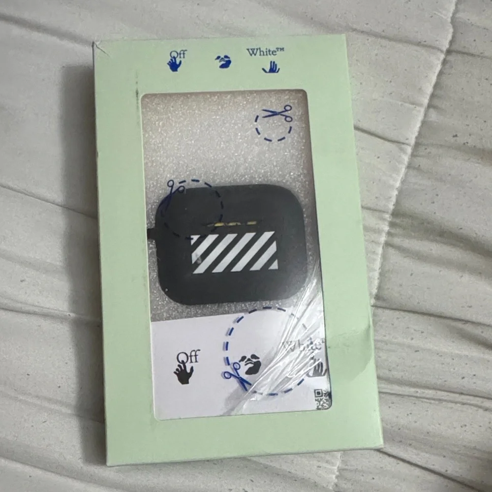 Off-White Diag Silicon Airpods Pro Cover 'Black/White'
